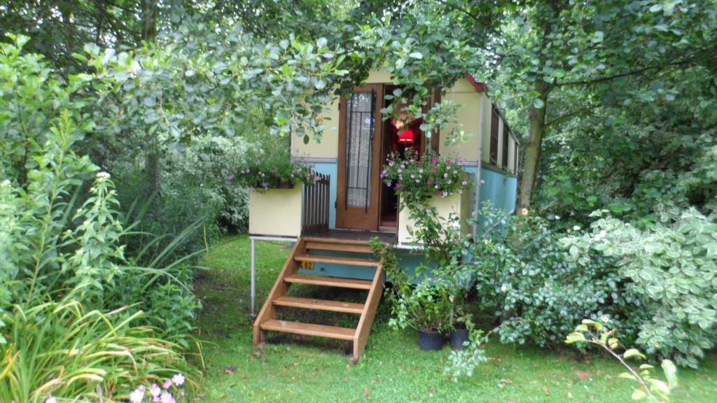 Roulottes Du Rouard Bed & Breakfast กามิเยส์ ห้อง รูปภาพ