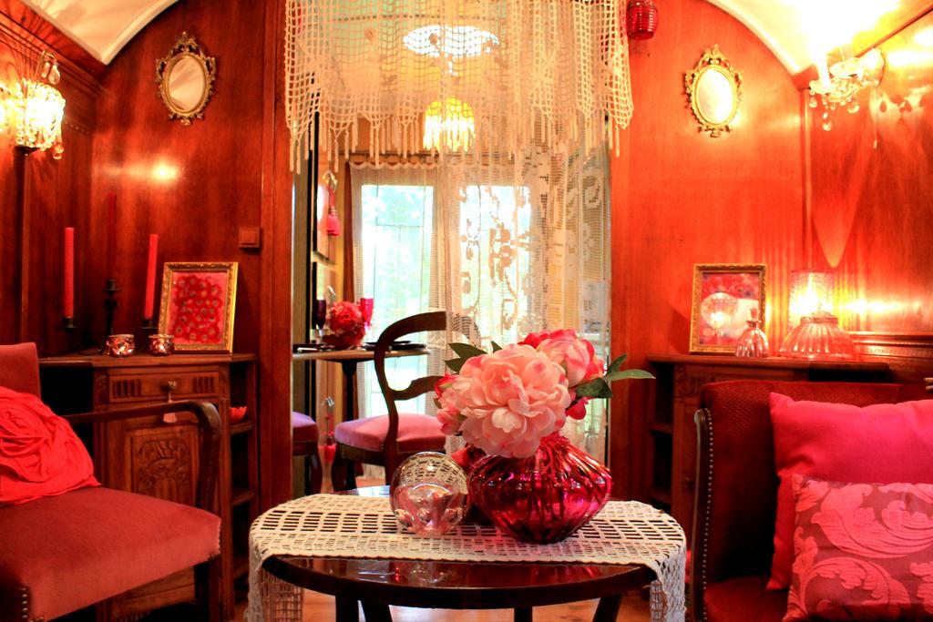 Roulottes Du Rouard Bed & Breakfast กามิเยส์ ห้อง รูปภาพ
