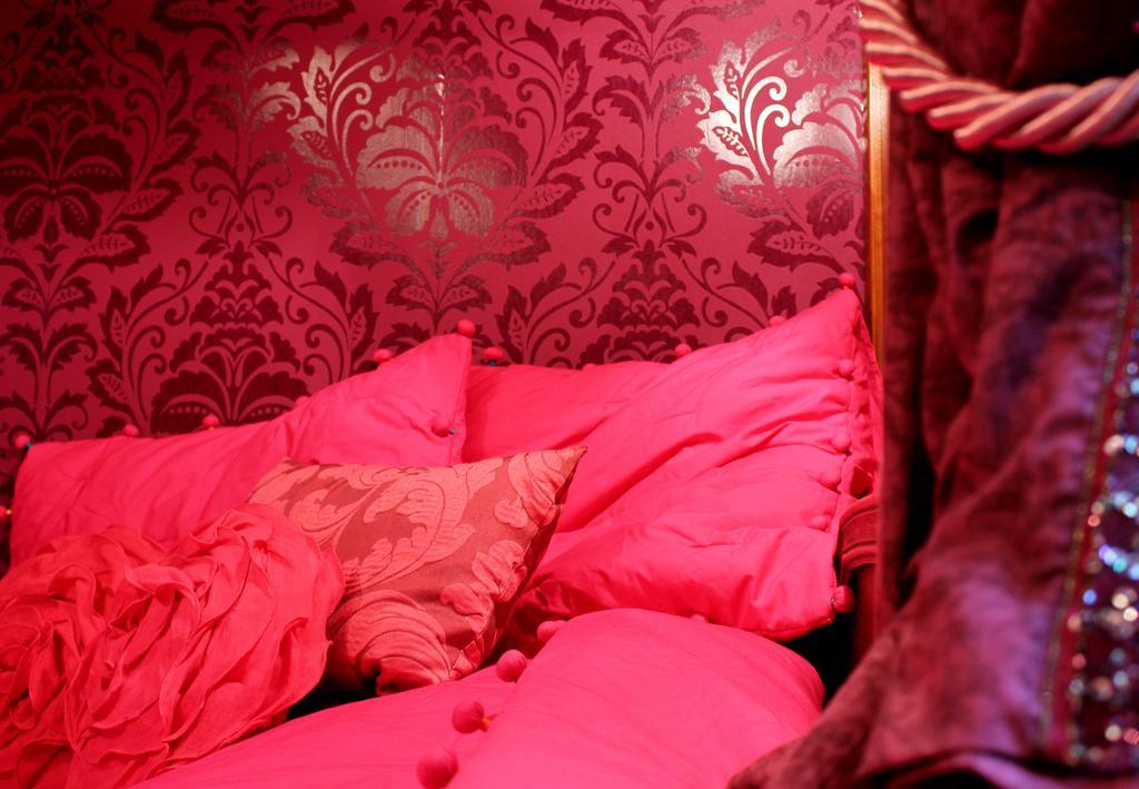 Roulottes Du Rouard Bed & Breakfast กามิเยส์ ห้อง รูปภาพ