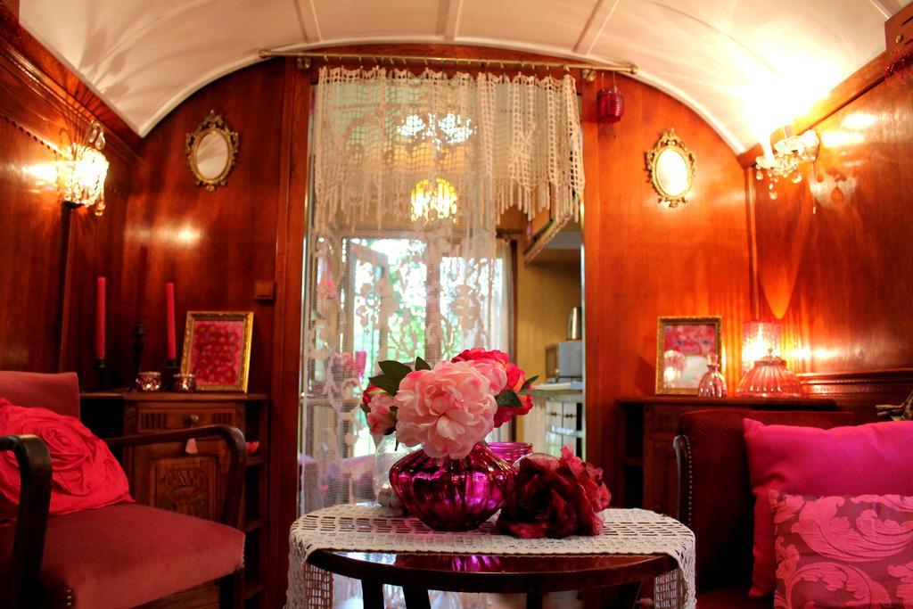 Roulottes Du Rouard Bed & Breakfast กามิเยส์ ห้อง รูปภาพ
